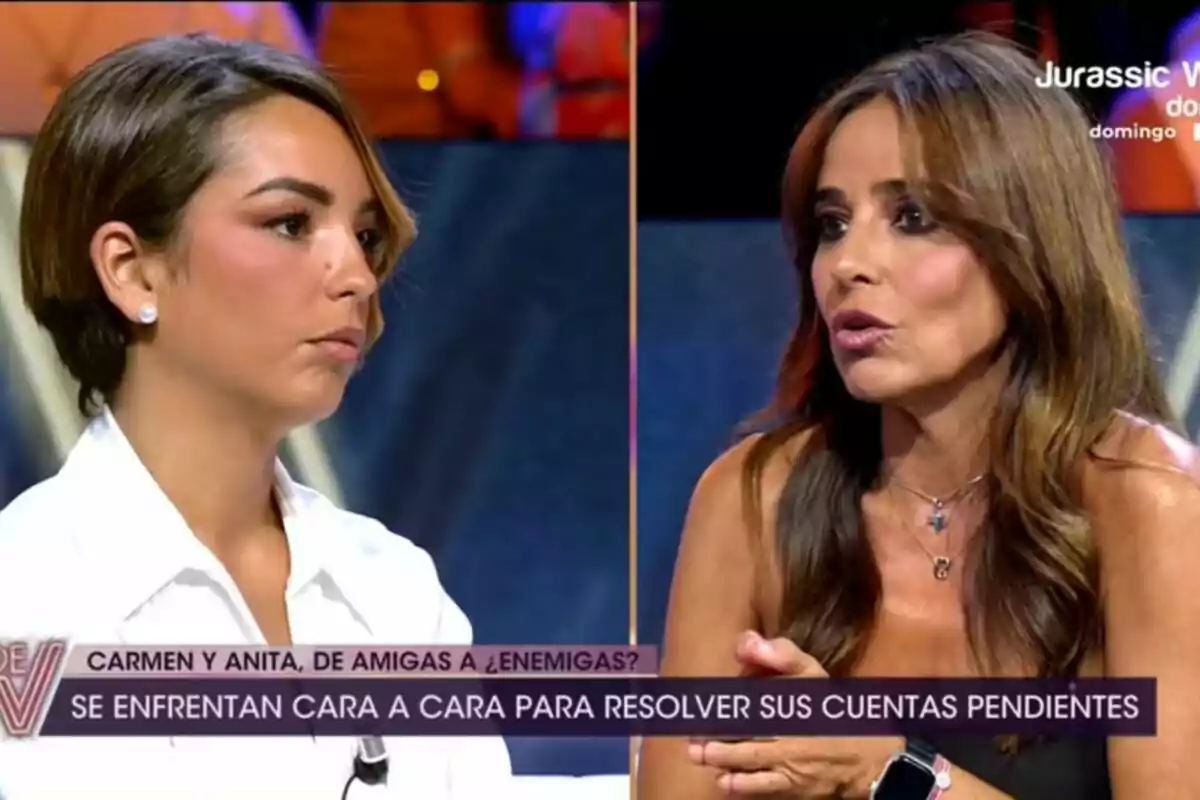 Anita Williams y Carmen Alcayde sentadas frente a frente en De Viernes, participando en una conversación seria Anita Williams y Carmen Alcayde sentadas frente a frente en De Viernes, participando en una conversación seria
