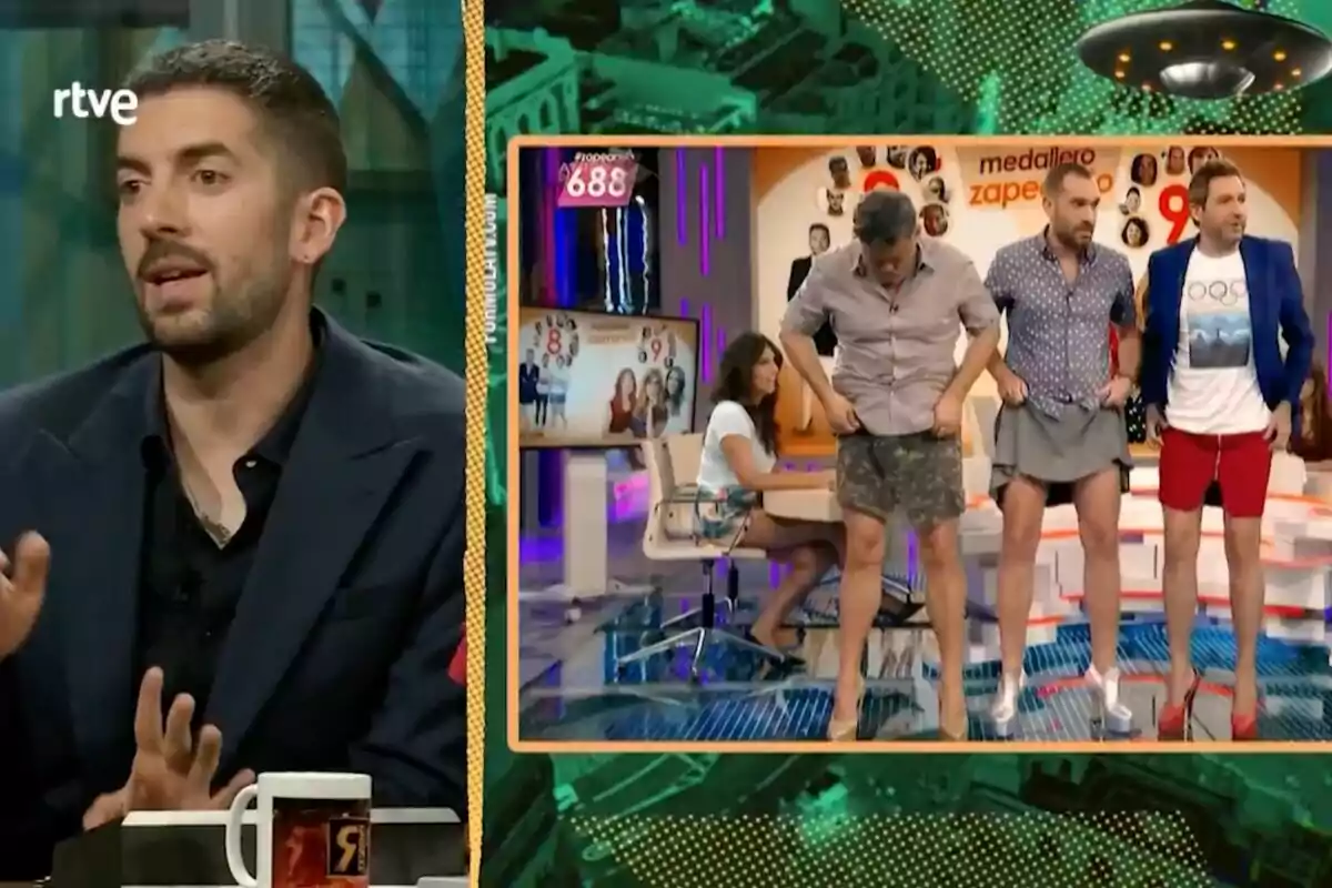 David Broncano amb barba i jaqueta fosca parla a 'La Revuelta' mentre en una pantalla al seu costat es mostren tres homes amb faldilles i talons al costat d'una dona asseguda en un plató acolorit.