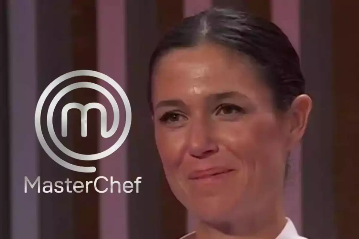 Gabriela sonriente con el logo de MasterChef a su lado