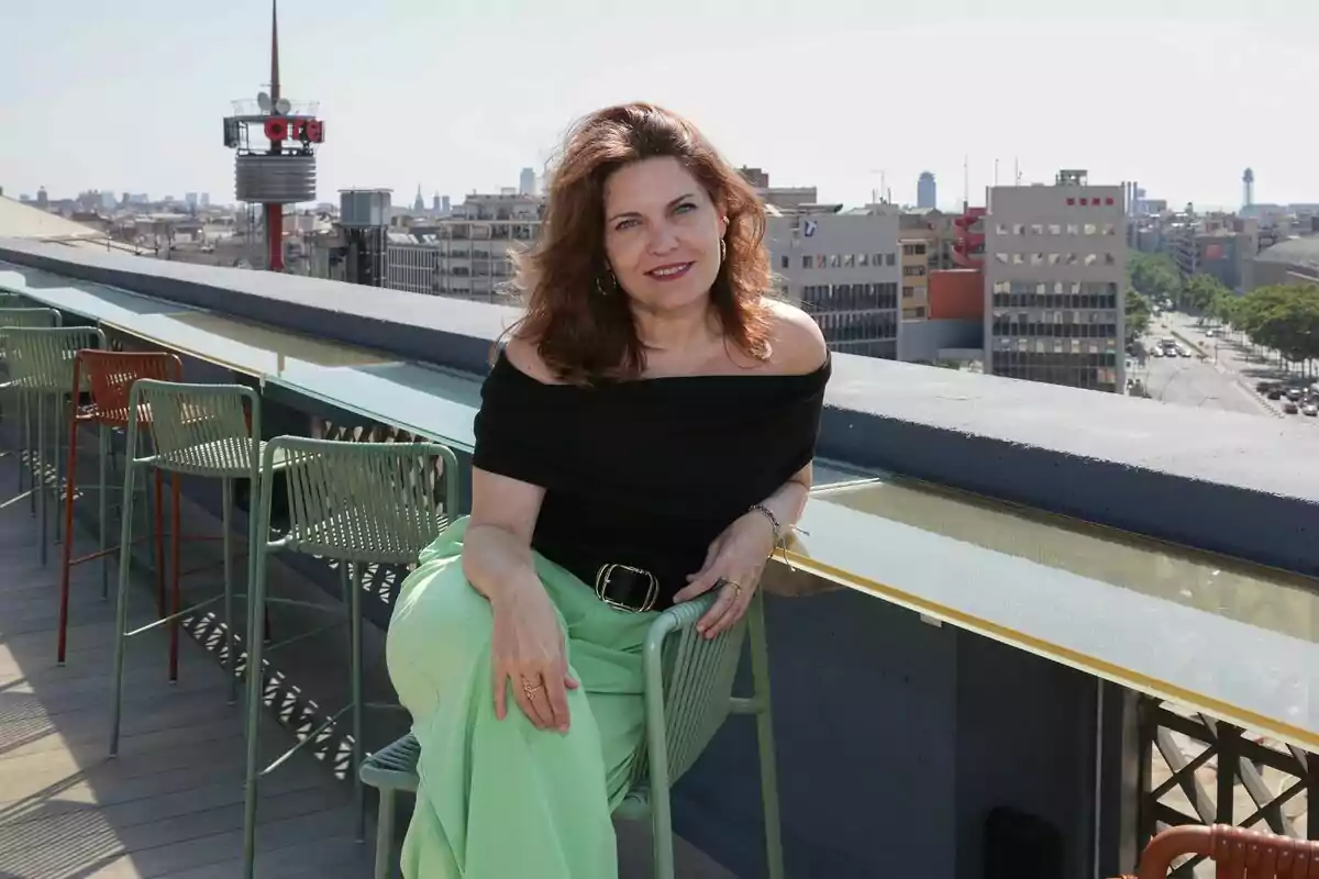 Teresa Colomina sentada en una terraza con vista a Barcelona durante el día en el casting de Gran Hermano Teresa Colomina sentada en una terraza con vista a Barcelona durante el día en el casting de Gran Hermano