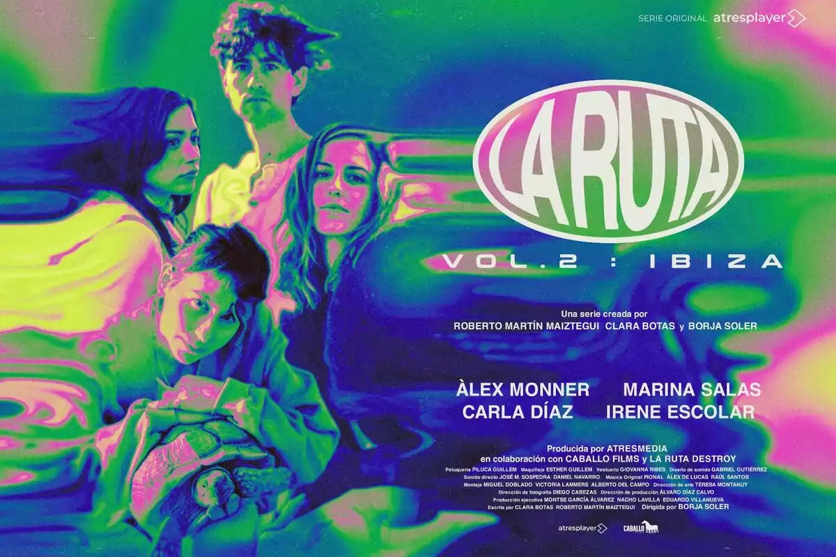 Cartell promocional de la sèrie La Ruta Vol 2 Eivissa amb quatre persones (Alex Monner, Marina Salas, Carla Diaz i Irene Escolar) en primer pla i un disseny psicodèlic en tons verds, roses i morats Cartell promocional de la sèrie La Ruta Vol 2 Eivissa amb quatre persones (Alex Monner, Marina Salas, Carla Diaz i Irene Escolar) en primer pla i un disseny psicodèlic en tons verds, roses i morats