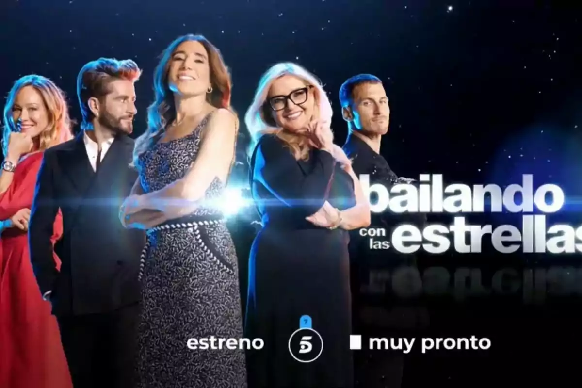 Blanca Li, Julia Gómez, Gorka Márquez, Pelayo Díaz e Inmaculada Casal posan sonrientes frente a un fondo oscuro con estrellas y el logo de Bailando con las estrellas junto a los textos estreno y muy pronto