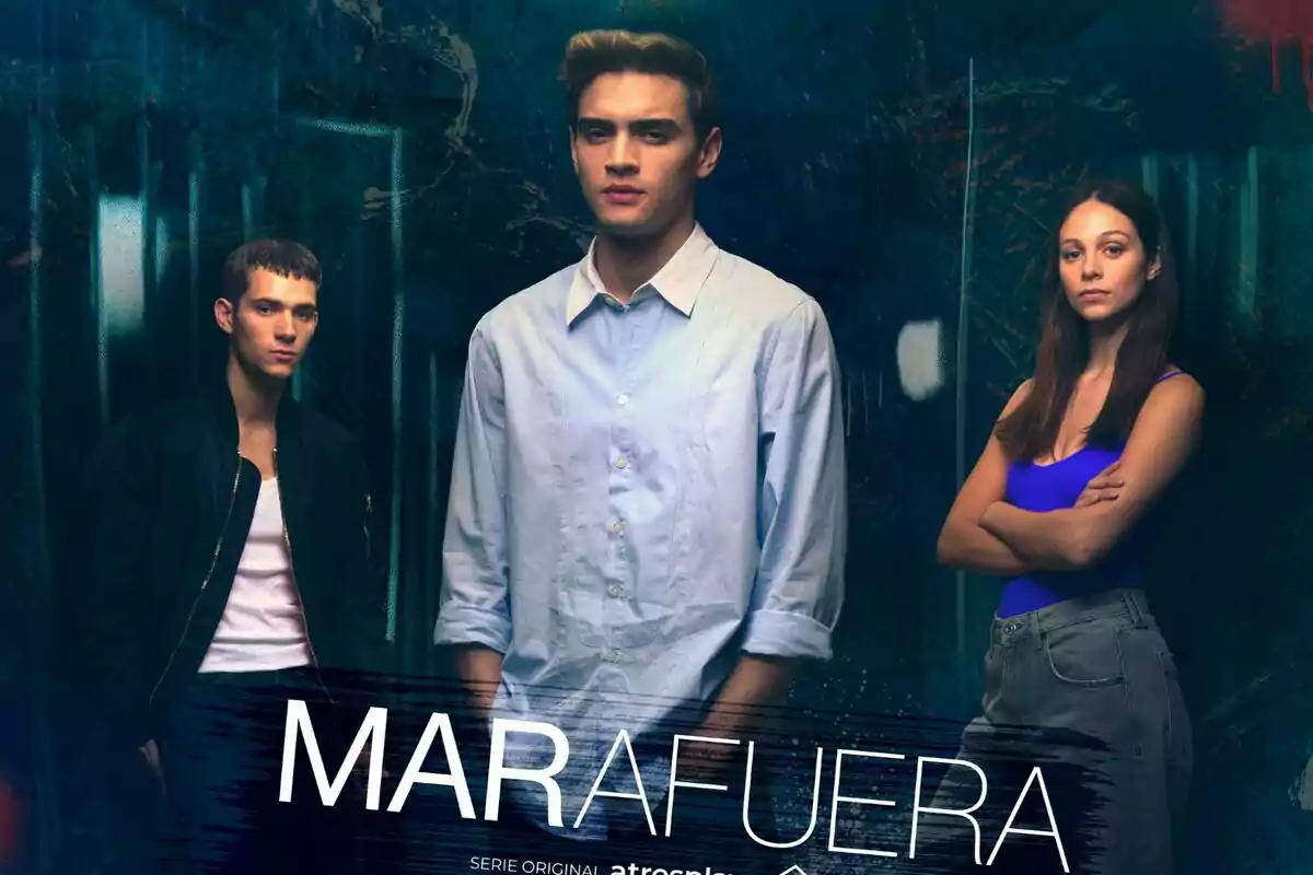 Tres jóvenes, Gabriel Guevara, Hugo Welzel y Laura Simón, posan con expresiones serias frente a un fondo oscuro con el título Mar Afuera en la parte inferior