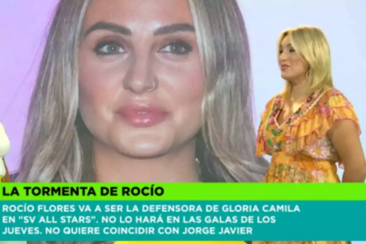 Dos mujeres rubias aparecen en un programa de televisión llamado No somos nadie, Rocio Flores en primer plano en una pantalla y Marta Riesco de pie a la derecha, con un vestido amarillo y fondo claro, junto a un cintillo informativo en la parte inferior.