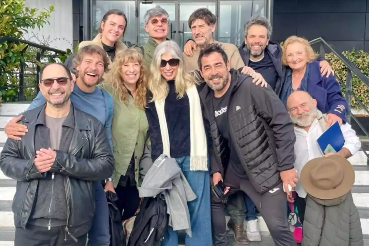 Fotografía del inicio del rodaje de La que se avecina con Jordi Sánchez, Pablo Chiapella, Eva Isanta, Nathalie Seseña, Raúl Peña, Félix Gómez o Nacho Guerreros entre otros Fotografía del inicio del rodaje de La que se avecina con Jordi Sánchez, Pablo Chiapella, Eva Isanta, Nathalie Seseña, Raúl Peña, Félix Gómez o Nacho Guerreros entre otros