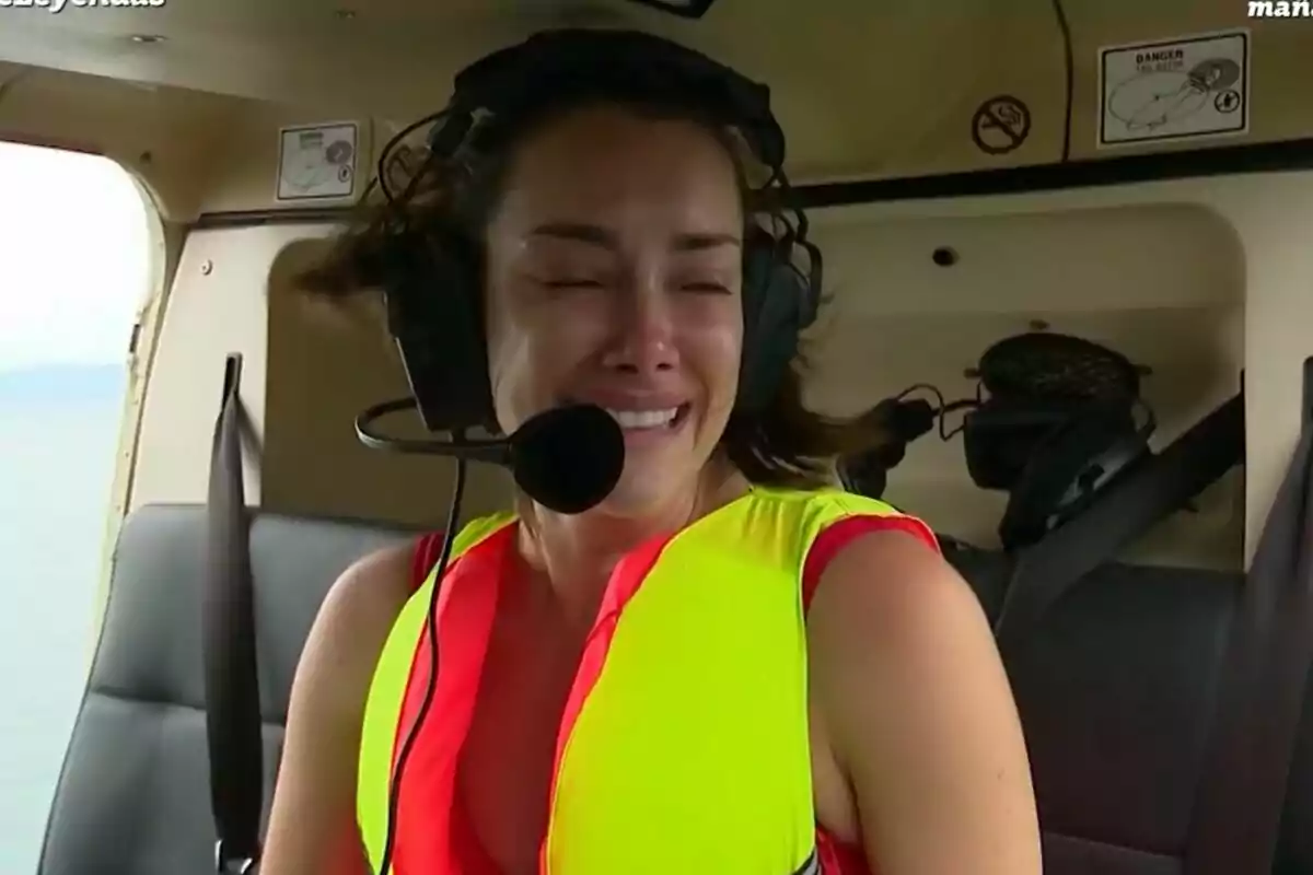 Captura de Adara Molinero llorando en el helicóptero de Supervivintes Captura de Adara Molinero llorando en el helicóptero de Supervivintes