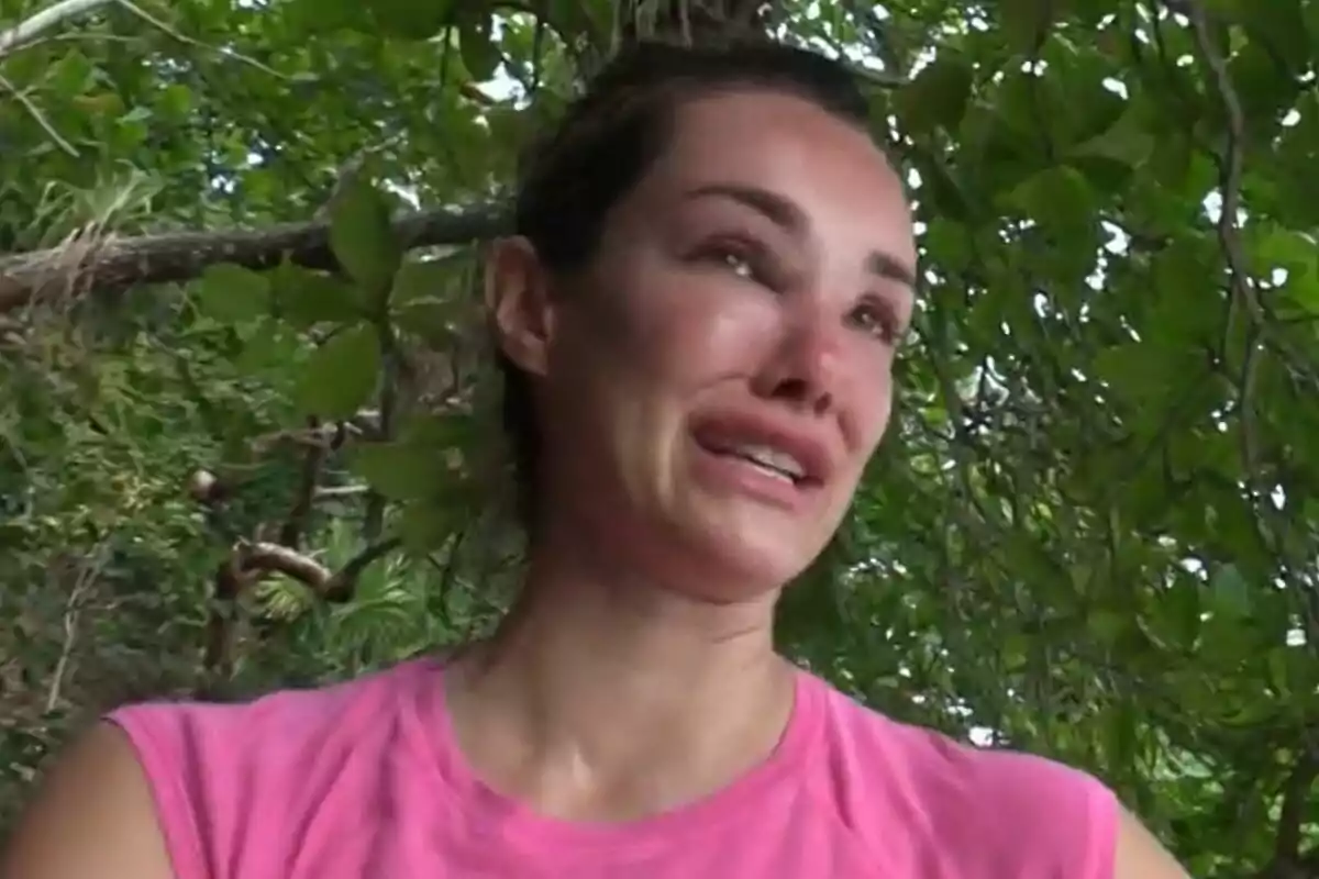 Captura de Adara Molinero con la cara deformada en la isla de Supervivientes Captura de Adara Molinero con la cara deformada en la isla de Supervivientes