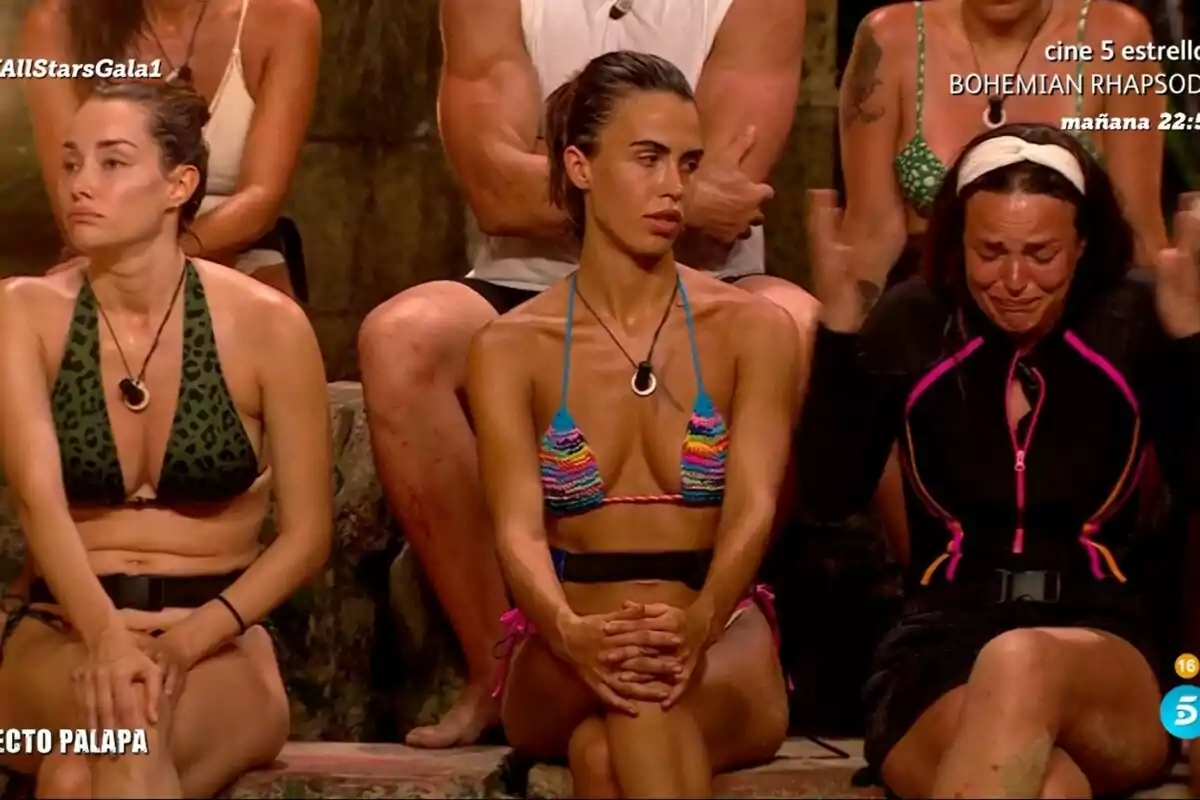 Captura de Adara Molinero, Sofía Suescun y Marta Peñate llorando en la palapa de Supervivientes Captura de Adara Molinero, Sofía Suescun y Marta Peñate llorando en la palapa de Supervivientes