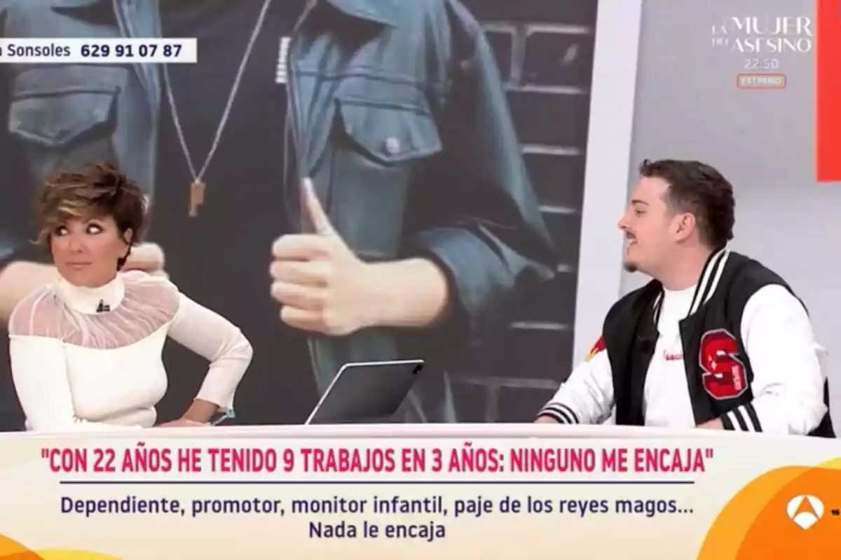 Sonsoles Ónega y su invitado, Adriá conversan en 'Y ahora Sonsoles' con un texto en pantalla que menciona la experiencia laboral variada de una persona joven. Sonsoles Ónega y su invitado, Adriá conversan en 'Y ahora Sonsoles' con un texto en pantalla que menciona la experiencia laboral variada de una persona joven.