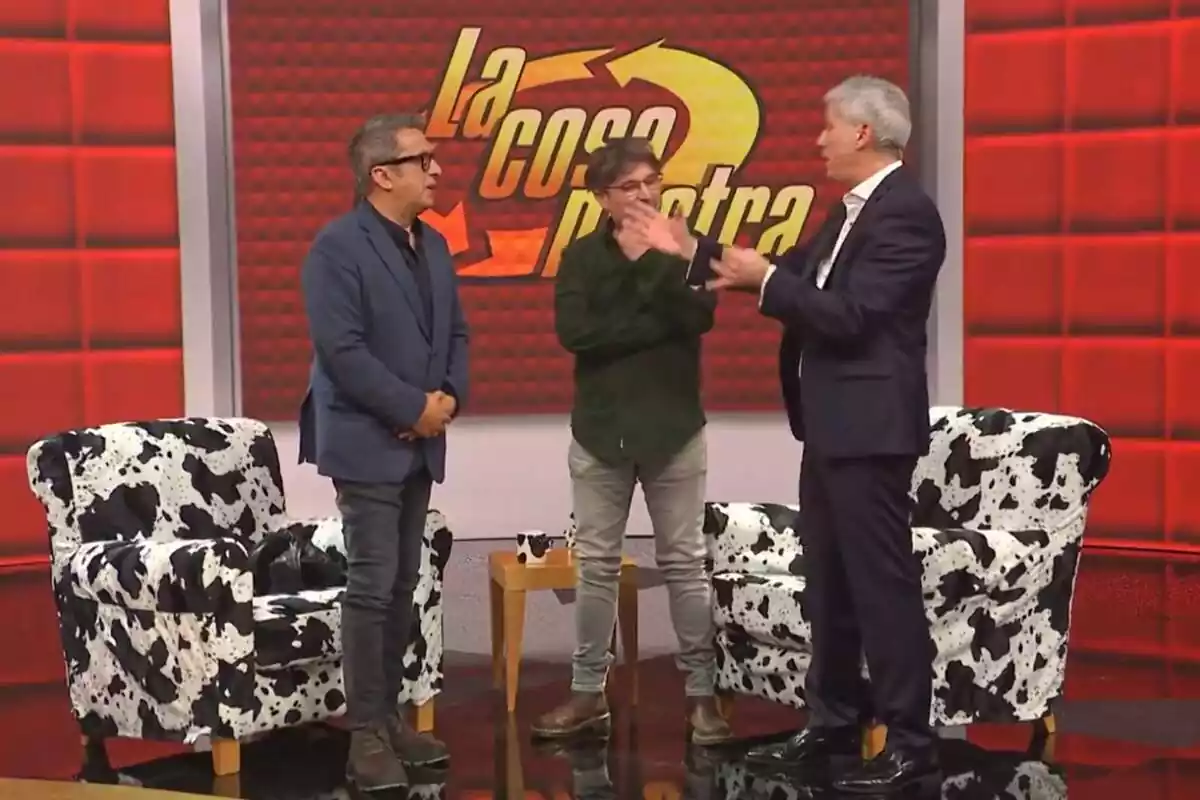 Captura d'Albert Om con Andreu Buenafuente y Jordi Évole en la gala de los 40 años de TV3 Captura d'Albert Om con Andreu Buenafuente y Jordi Évole en la gala de los 40 años de TV3