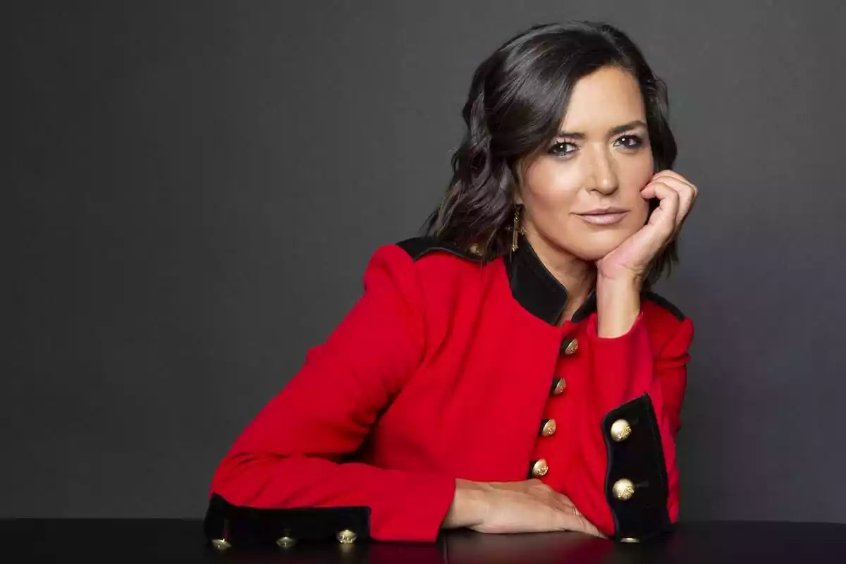 Posat d'Alejandra Andrade com a presentadora de Fora de Cobertura a Cuatro Posat d'Alejandra Andrade com a presentadora de Fora de Cobertura a Cuatro