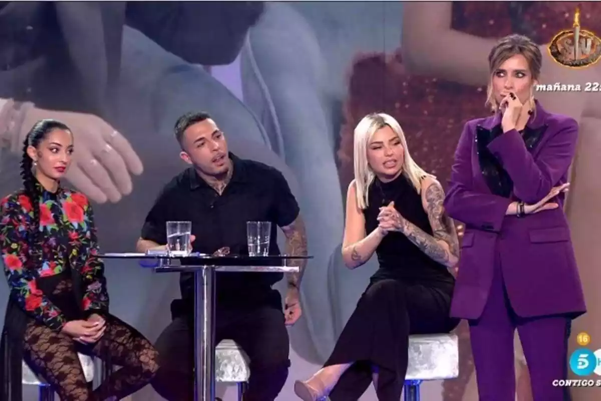 Captura de Marieta y Álex en su reencuentro en La Isla de las Tentaciones junto a Sandra Barneda Captura de Marieta y Álex en su reencuentro en La Isla de las Tentaciones junto a Sandra Barneda