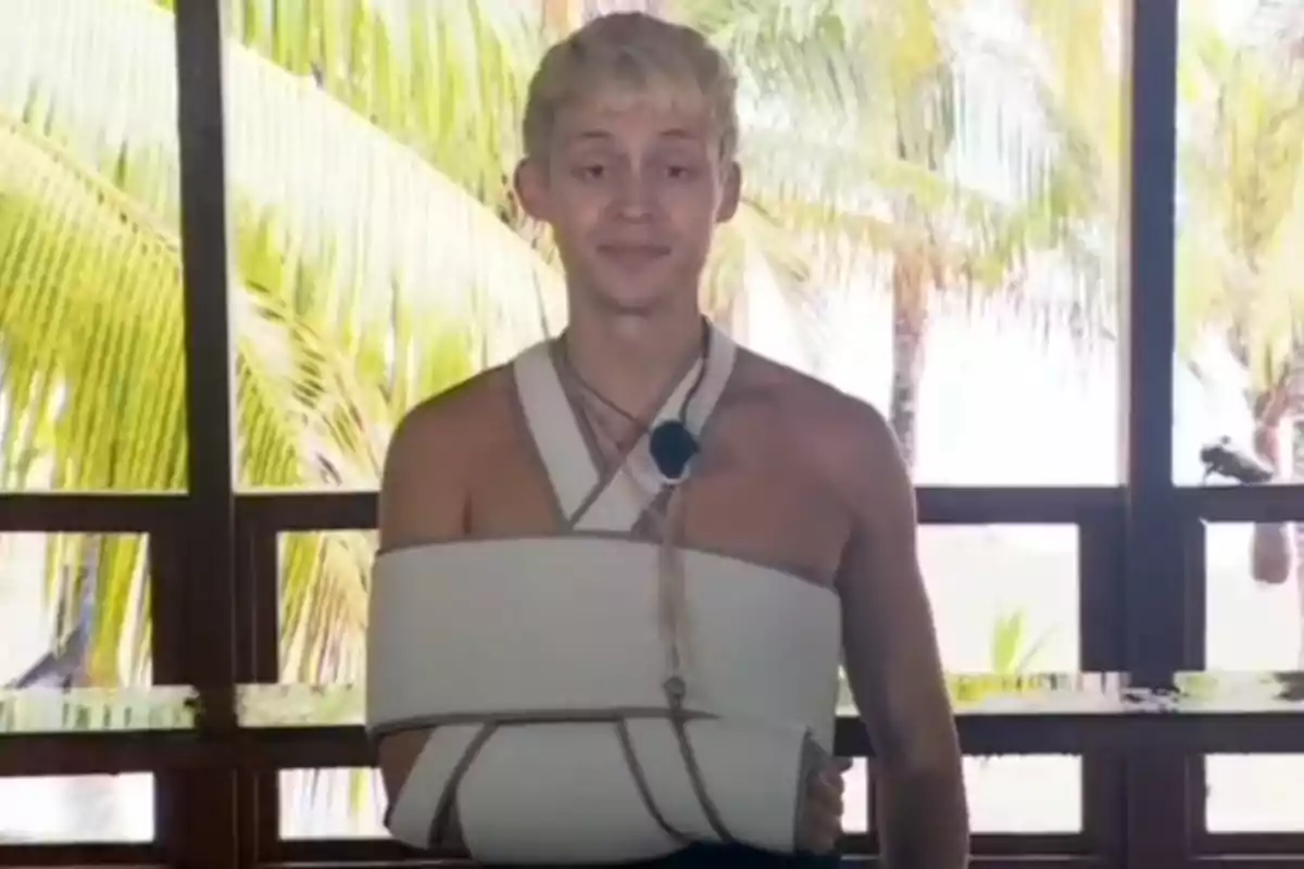 Almácor con el brazo vendado en 'Supervivientes' Almácor con el brazo vendado en 'Supervivientes'