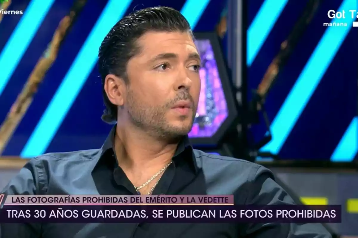 Ángel Cristo JR con cabello oscuro y barba ligera aparece en De Viernes con el texto Ángel Cristo JR con cabello oscuro y barba ligera aparece en De Viernes con el texto