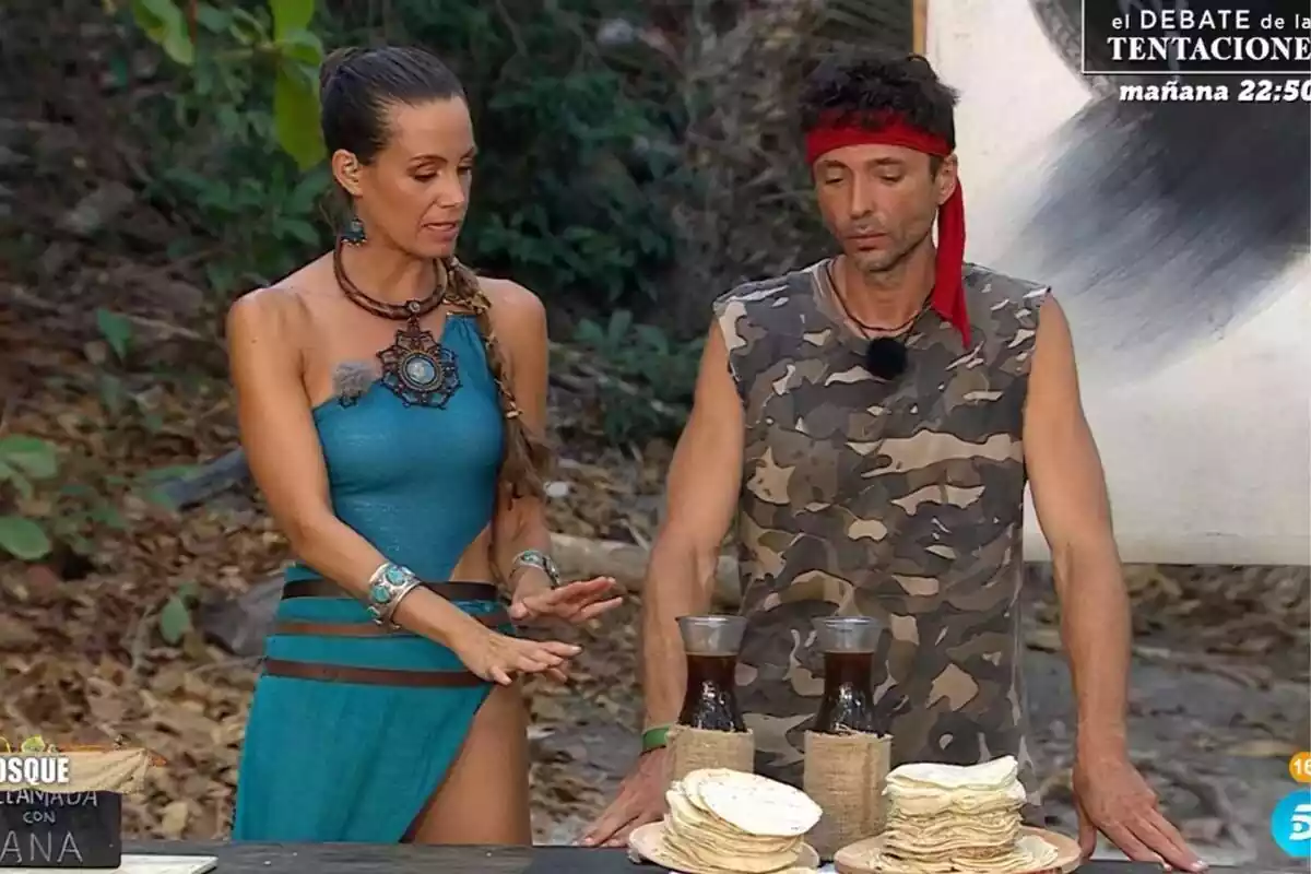 Captura de Ángel Cristo JR en la mesa de las tentaciones de Supervivientes junto a Laura Madrueño Captura de Ángel Cristo JR en la mesa de las tentaciones de Supervivientes junto a Laura Madrueño