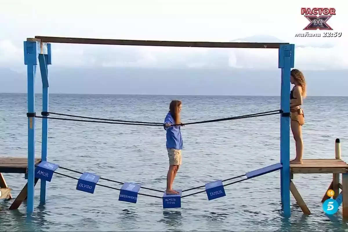 Captura de Arantxa del Sol junto a Laura Madrueño en el puente de las emociones de Supervivientes Captura de Arantxa del Sol junto a Laura Madrueño en el puente de las emociones de Supervivientes