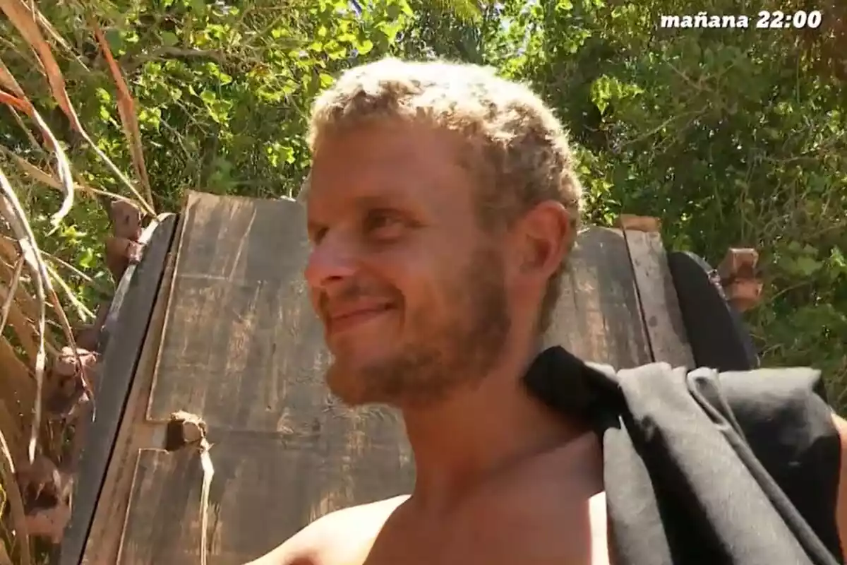 Captura de Arkano sonriendo en la isla de Supervivientes Captura de Arkano sonriendo en la isla de Supervivientes