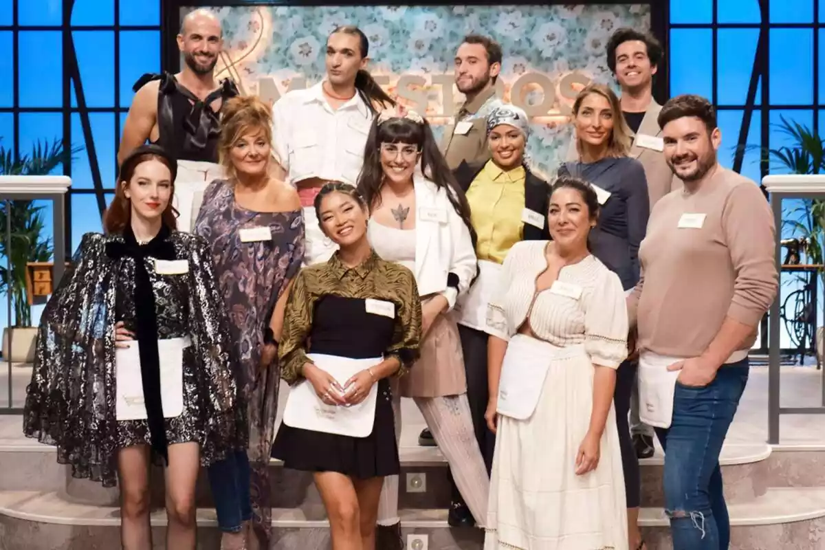 Fotografía grupal de los aspirantes de Maestros de la Costura 6 en La 1 Fotografía grupal de los aspirantes de Maestros de la Costura 6 en La 1