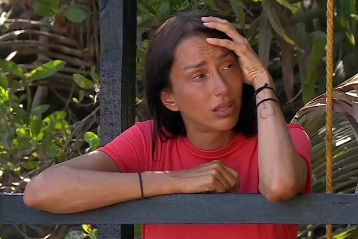 Captura de Aurah Ruiz rota, llorando, en Supervivientes Captura de Aurah Ruiz rota, llorando, en Supervivientes