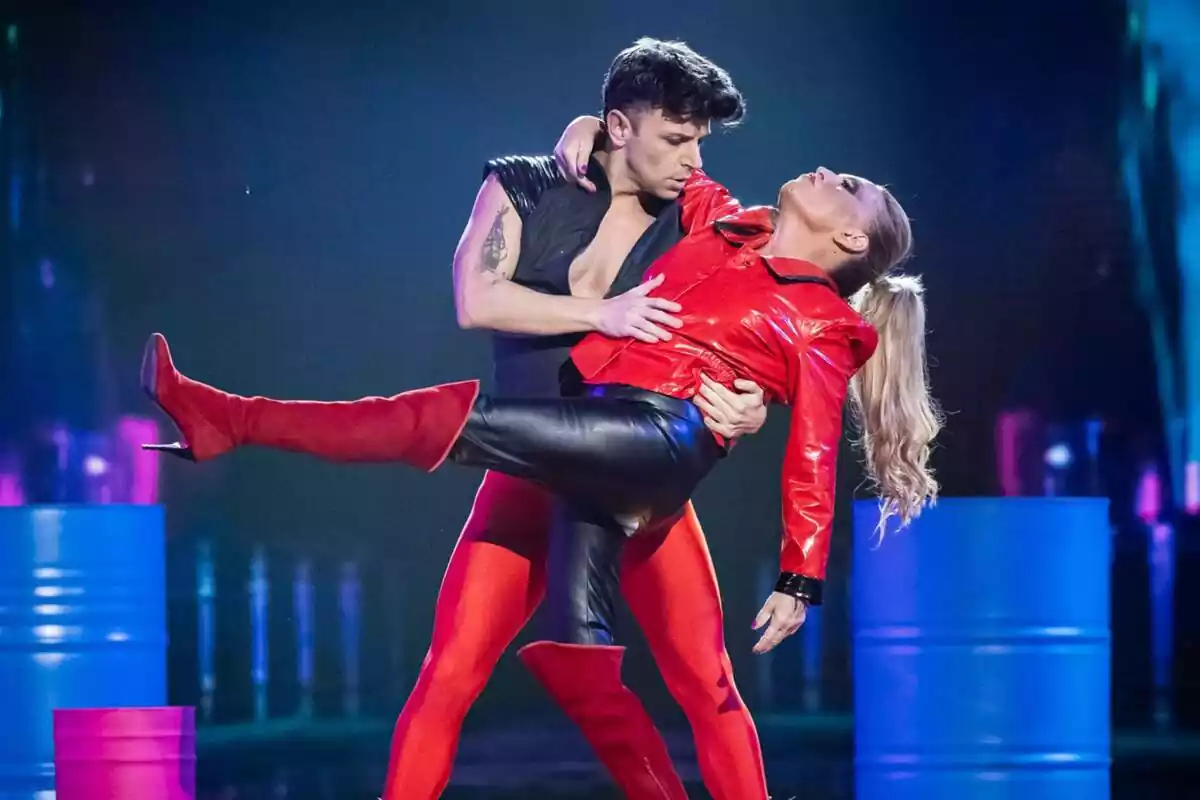 Fotografía de Lydia Lozano con su bailarín en Baila como Puedas Fotografía de Lydia Lozano con su bailarín en Baila como Puedas