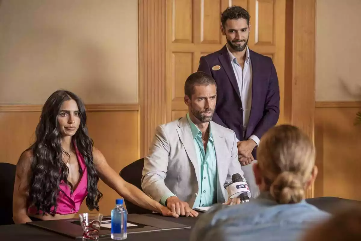Fotografía de 'Cabo' protagonizada por Bárbara de Regil y Matías Novoa Fotografía de 'Cabo' protagonizada por Bárbara de Regil y Matías Novoa