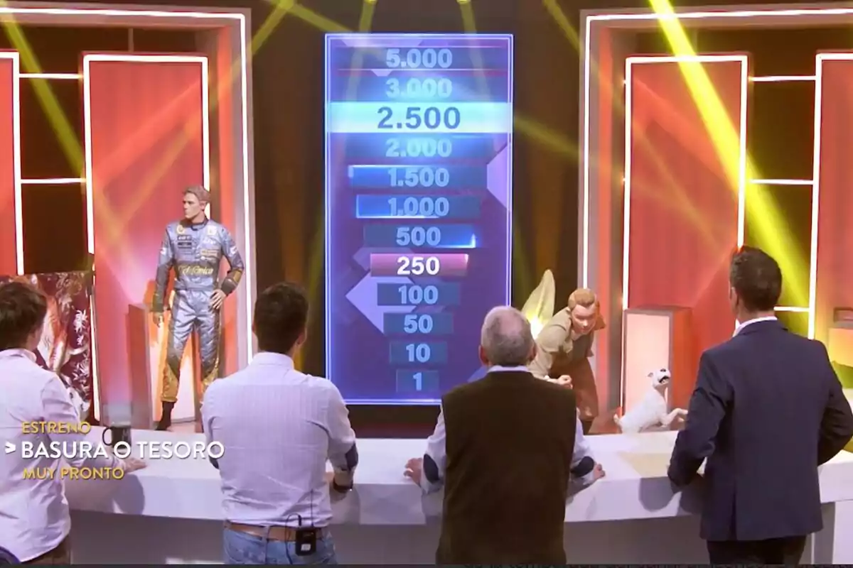 Un grupo de personas observa un panel de puntuación en un programa de televisión llamado Un grupo de personas observa un panel de puntuación en un programa de televisión llamado