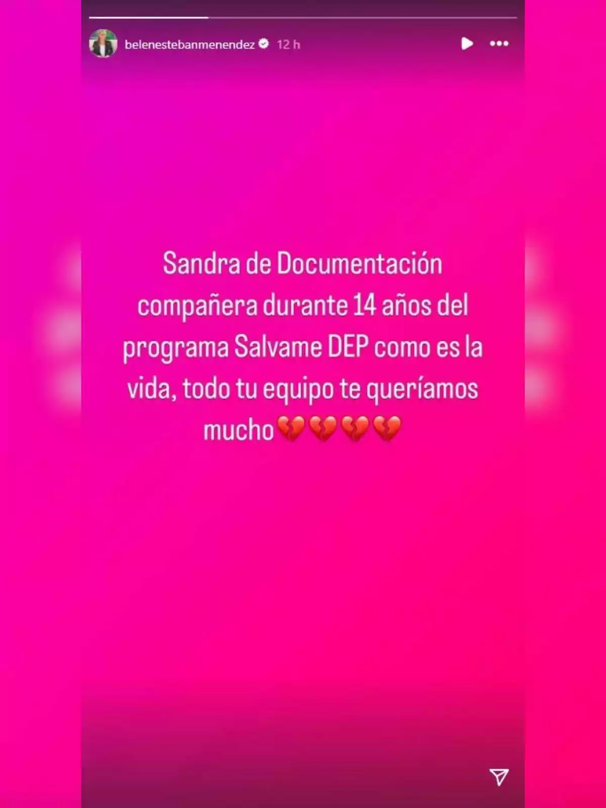 Imagen con fondo rosa y texto en blanco que dice: Imagen con fondo rosa y texto en blanco que dice: