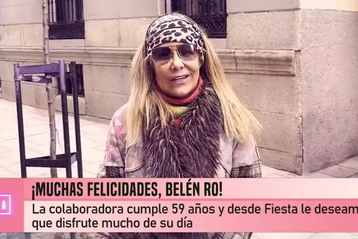 Belén Rodríguez con gafas de sol y una cinta de leopardo en la cabeza está de pie en una calle, vistiendo un abrigo con detalles de piel; en la parte inferior de la imagen hay un mensaje de felicitación por su cumpleaños en Fiesta. Belén Rodríguez con gafas de sol y una cinta de leopardo en la cabeza está de pie en una calle, vistiendo un abrigo con detalles de piel; en la parte inferior de la imagen hay un mensaje de felicitación por su cumpleaños en Fiesta.