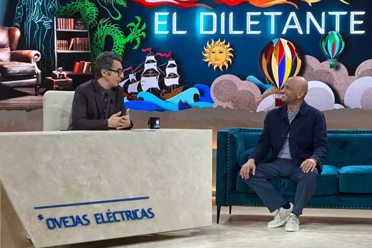 Fotografía de Berto Romero junto a Jorge Carrión en el estreno de Ovejas Eléctricas en La 2 Fotografía de Berto Romero junto a Jorge Carrión en el estreno de Ovejas Eléctricas en La 2