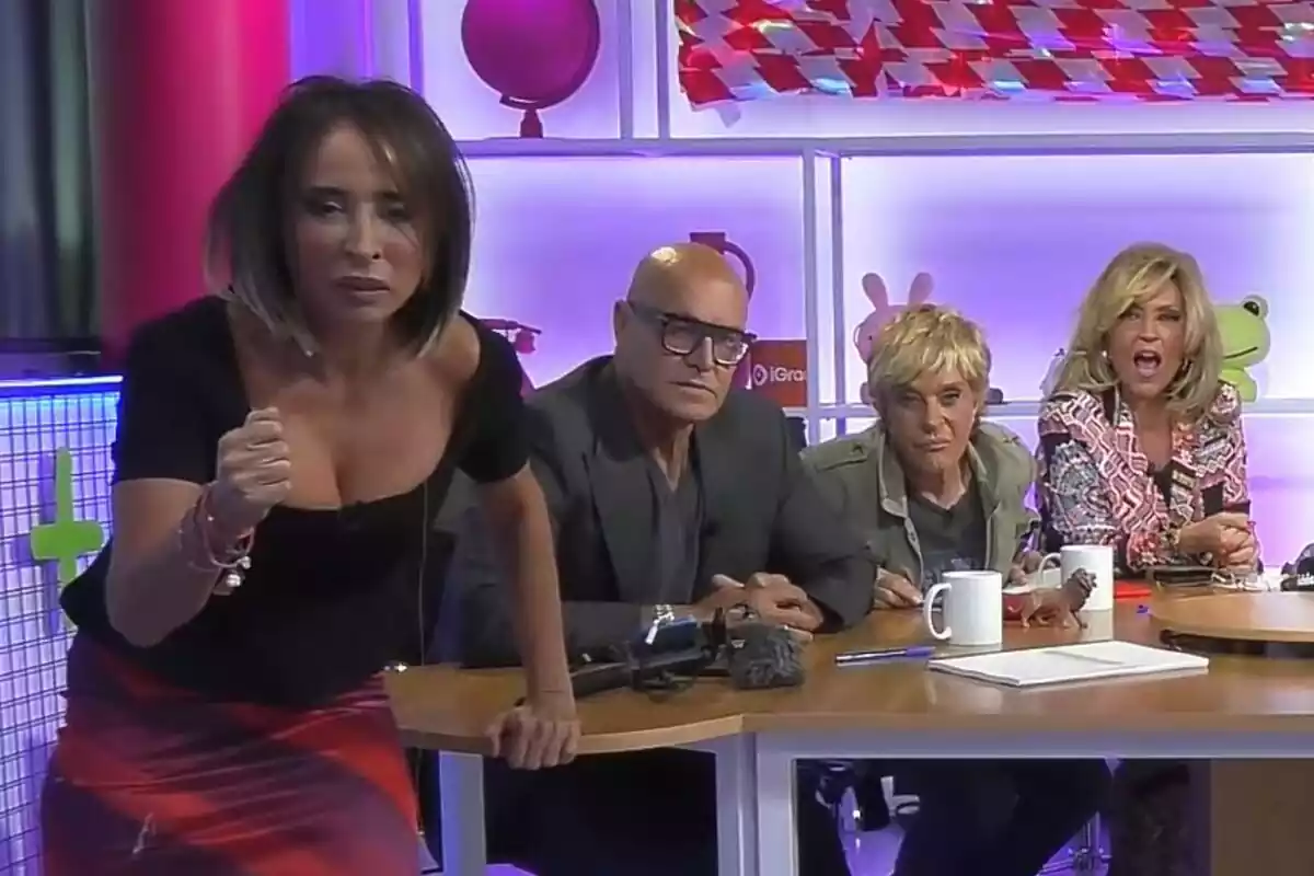 Captura de María Patiño, Kiko Matamoros, Chelo García Cortés i Lydia Lozano a Ni que anéssim Captura de María Patiño, Kiko Matamoros, Chelo García Cortés i Lydia Lozano a Ni que anéssim