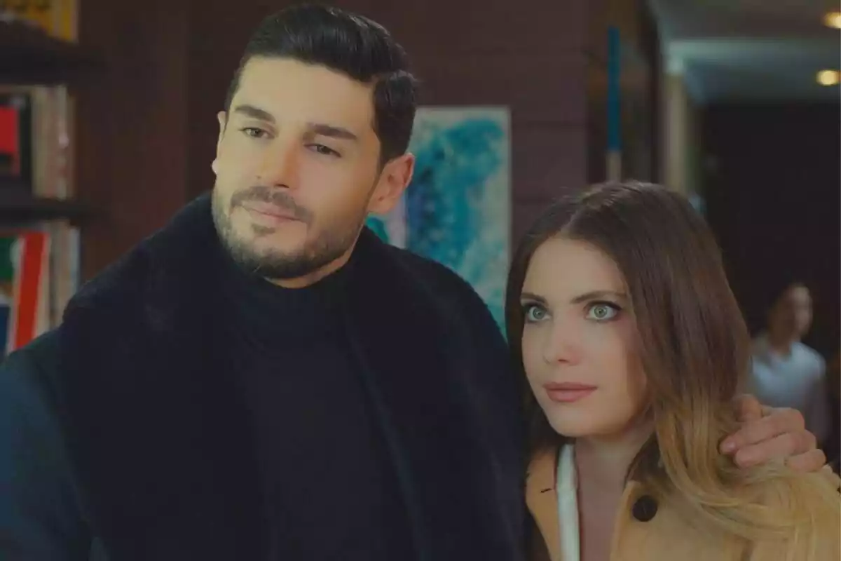 Captura de Çagatay junto a Yildiz en Pecado Original de Antena 3 Captura de Çagatay junto a Yildiz en Pecado Original de Antena 3