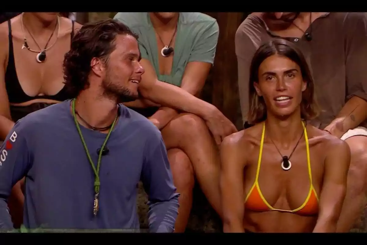 Captura de Sofía Suescun hablando en la palapa de 'Supervivientes All Stars' mientras Bosco Martínez-Bordiú la mira. Captura de Sofía Suescun hablando en la palapa de 'Supervivientes All Stars' mientras Bosco Martínez-Bordiú la mira.