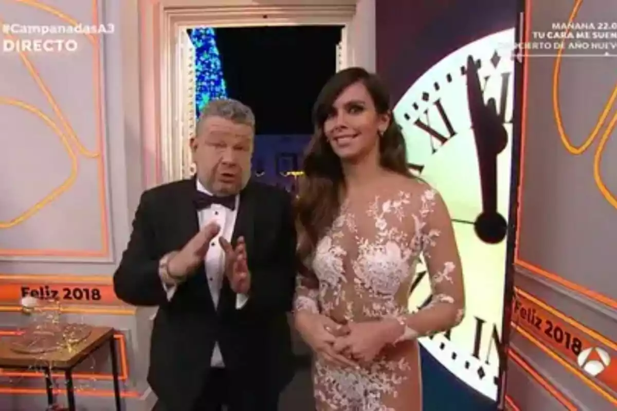 Captura d'Alberto Chicote i Cristina Pedroche a les campanades 2017 d'Antena 3 Captura d'Alberto Chicote i Cristina Pedroche a les campanades 2017 d'Antena 3