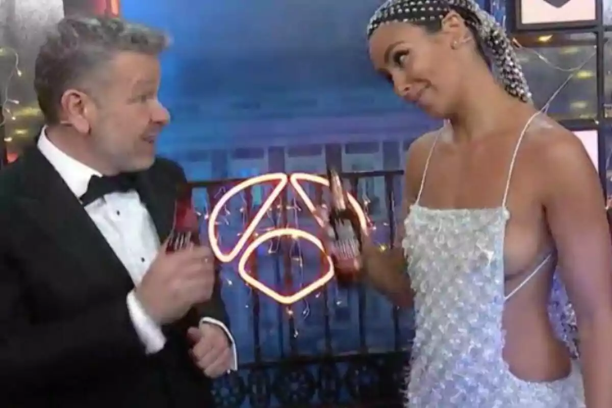 Captura d'Alberto Chicote i Cristina Pedroche a les campanades 2020 d'Antena 3 Captura d'Alberto Chicote i Cristina Pedroche a les campanades 2020 d'Antena 3