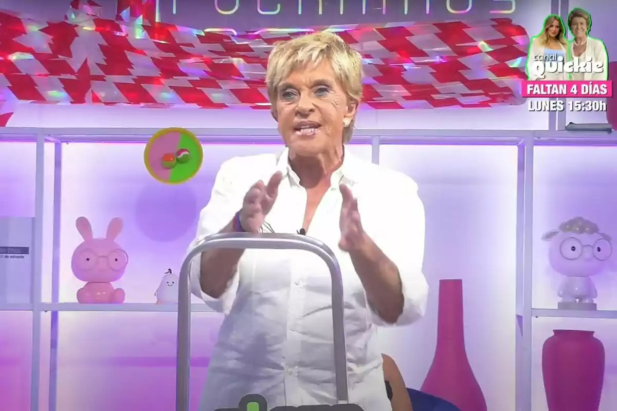 30h. El ambiente es vibrante y parece ser parte de un programa de entretenimiento. 30h. El ambiente es vibrante y parece ser parte de un programa de entretenimiento.