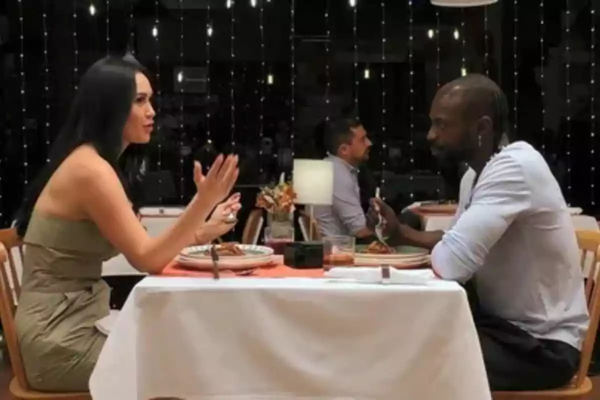 Captura de Dosel y una soltera en 'First Dates' Captura de Dosel y una soltera en 'First Dates'