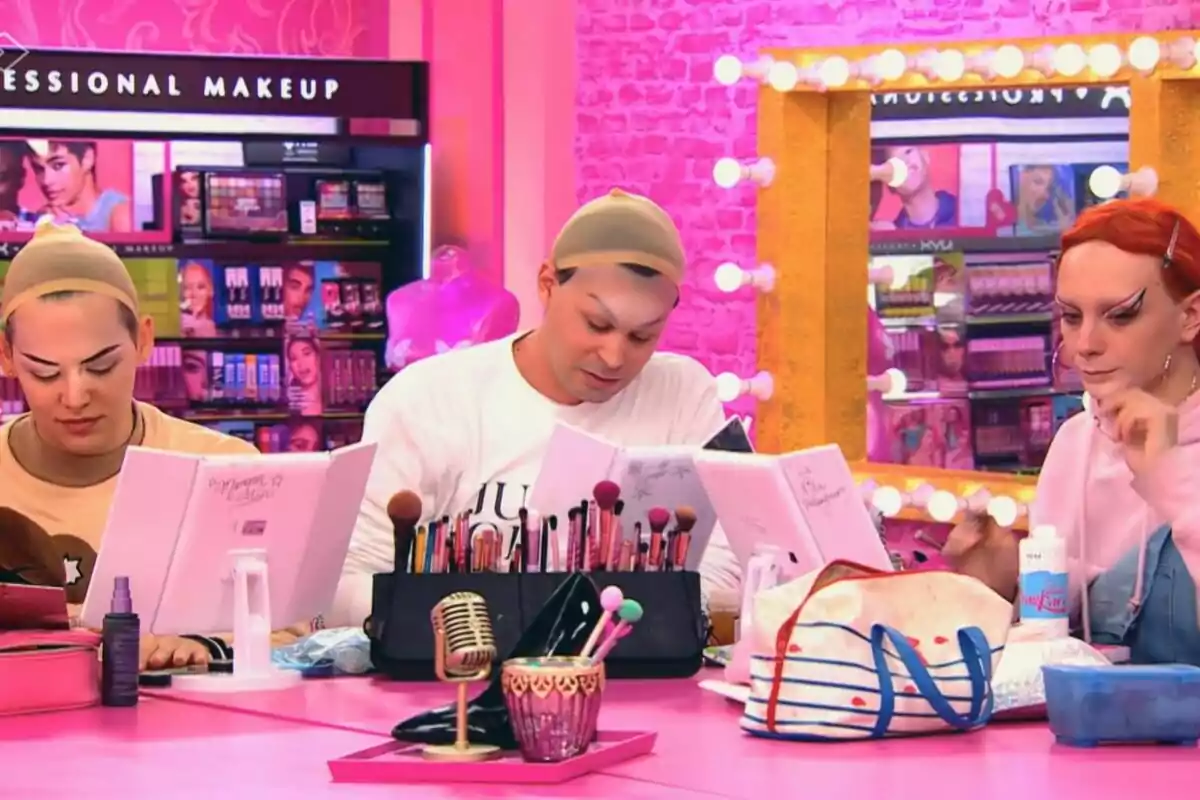 Captura de drags maquillant-se a 'Drag Race España'