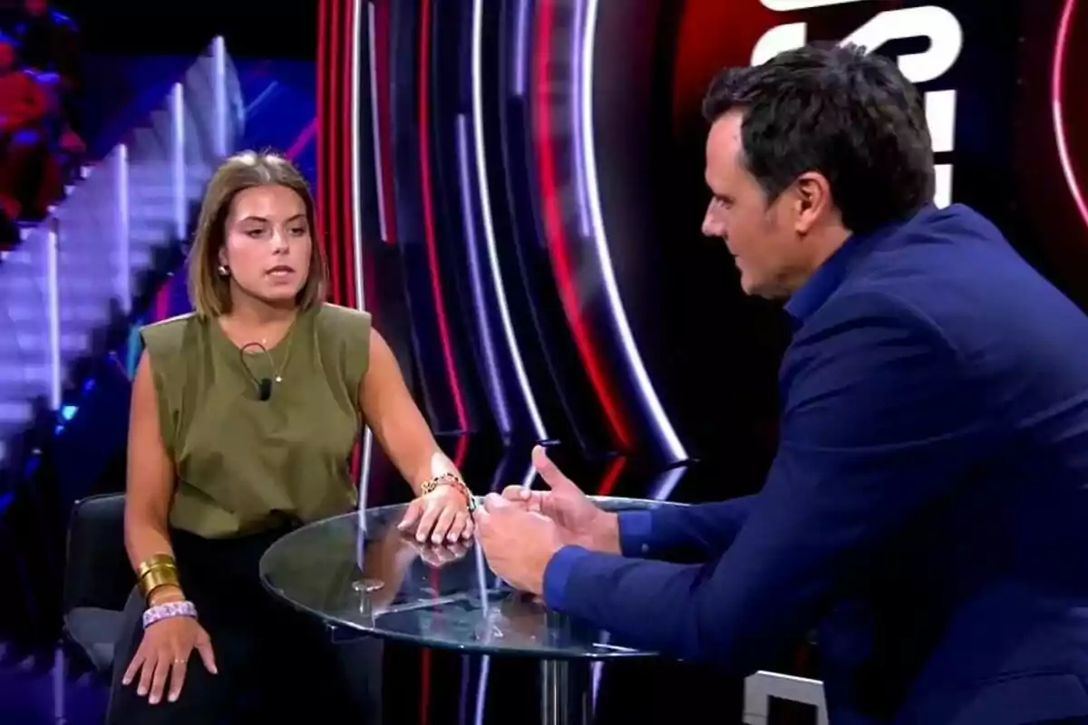Captura d'Elsa amb Ion Aramendi en el debat de 'Gran Hermano' Captura d'Elsa amb Ion Aramendi en el debat de 'Gran Hermano'