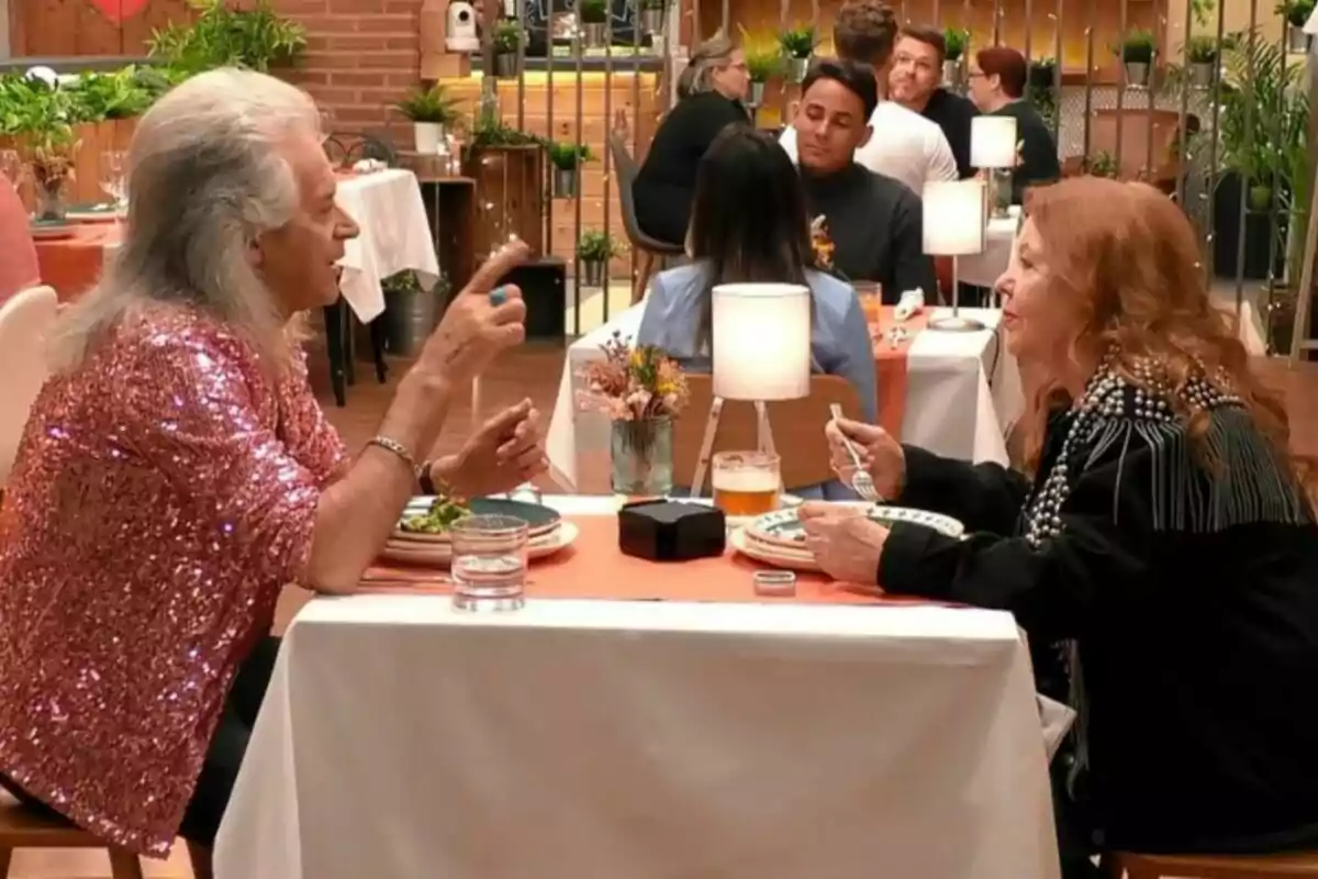 CAPTURA de Florentino y María, exmujer de Fortu, cenando juntos en First Dates CAPTURA de Florentino y María, exmujer de Fortu, cenando juntos en First Dates