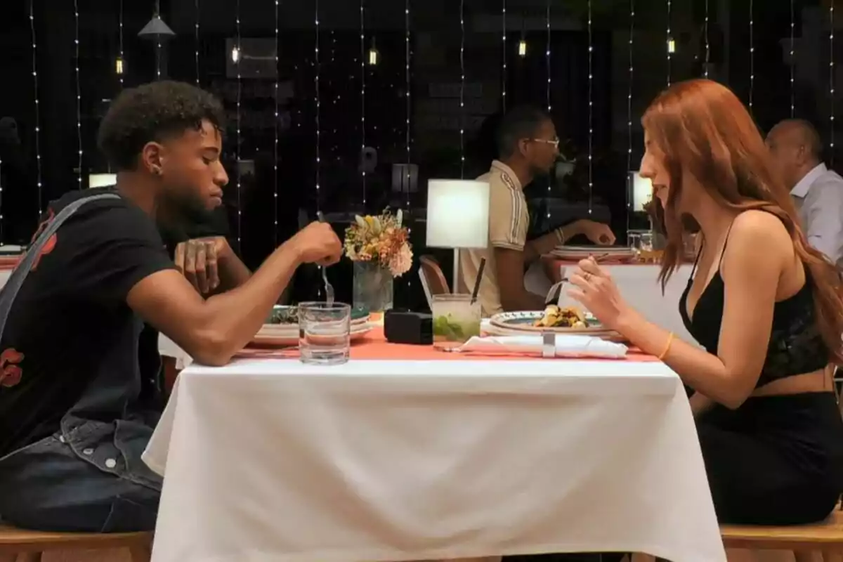 Captura de Jawo i Laura sopant a 'First Dates' Captura de Jawo i Laura sopant a 'First Dates'