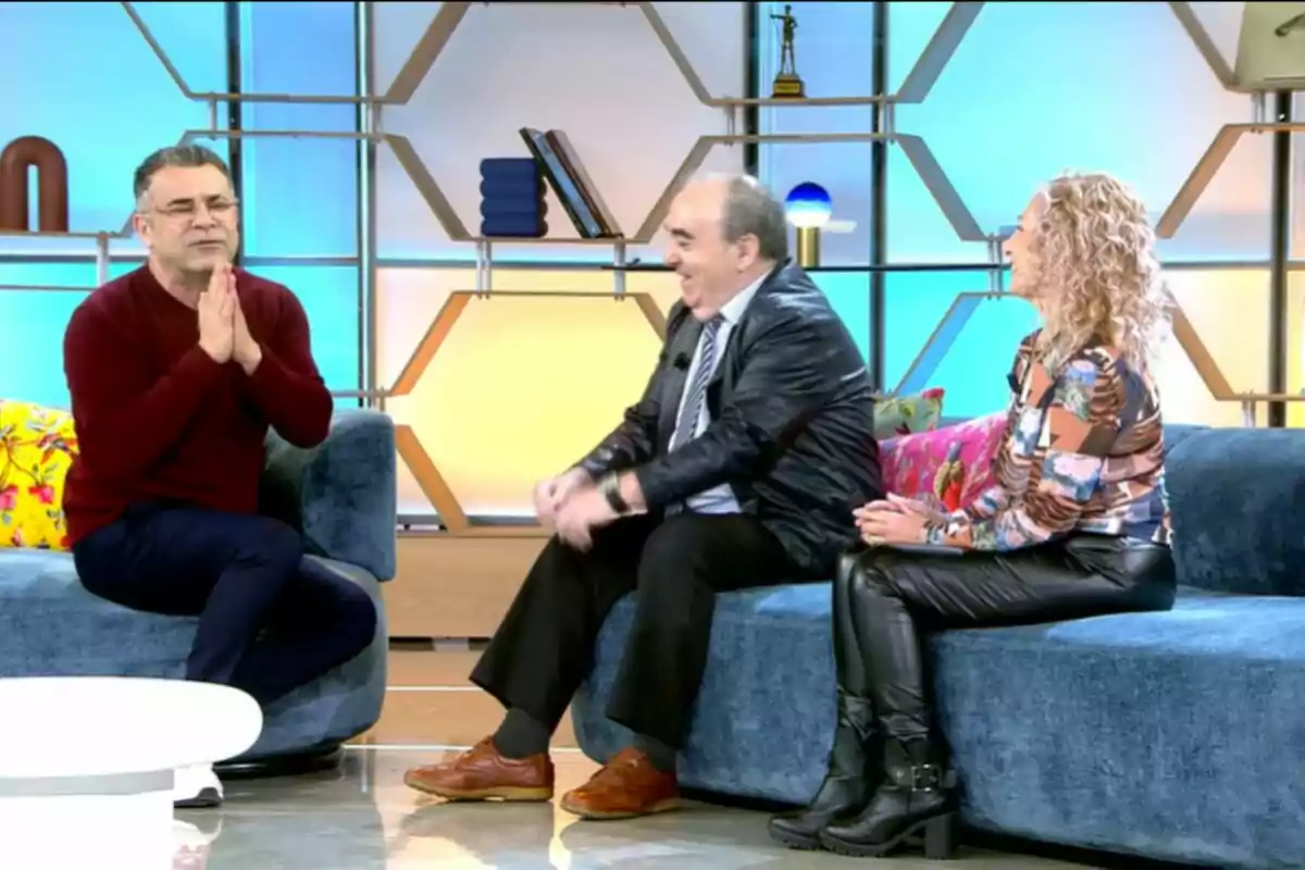 Captura de Jorge Javier con unos invitados en 'El Diario de Jorge' Captura de Jorge Javier con unos invitados en 'El Diario de Jorge'