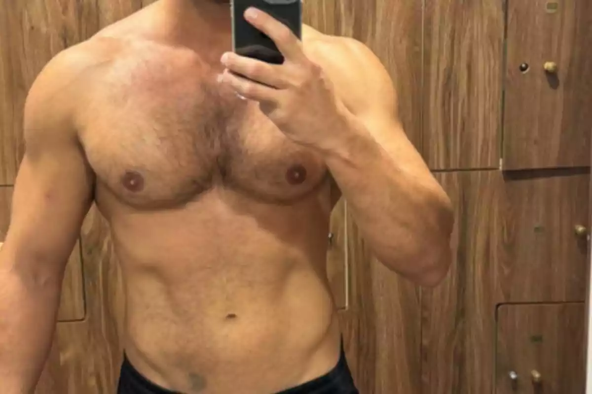 Captura de Jorge Pérez enseñando su torso en Instagram Captura de Jorge Pérez enseñando su torso en Instagram
