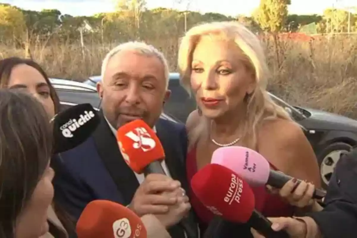 Captura de José Manuel Parada y Jenny Llada ante los medios Captura de José Manuel Parada y Jenny Llada ante los medios