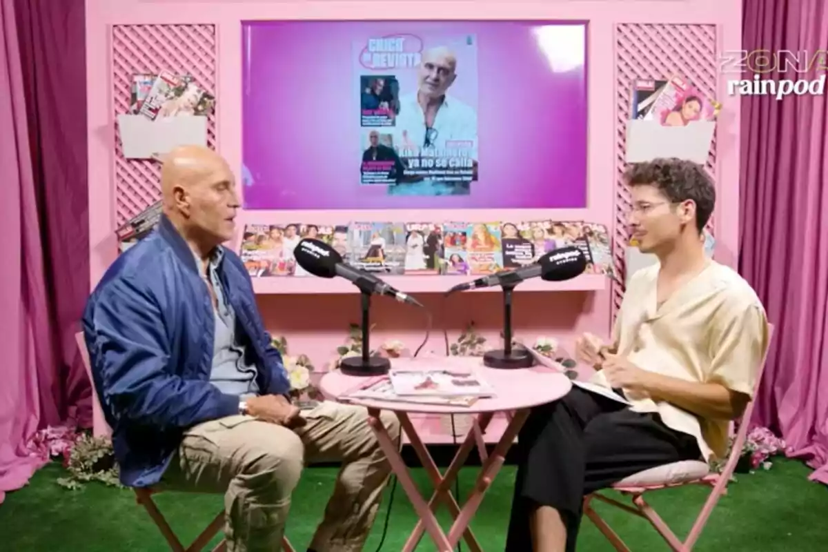 Captura de Kiko Matamoros y Arnau Martínez en 'Chico de revista' Captura de Kiko Matamoros y Arnau Martínez en 'Chico de revista'