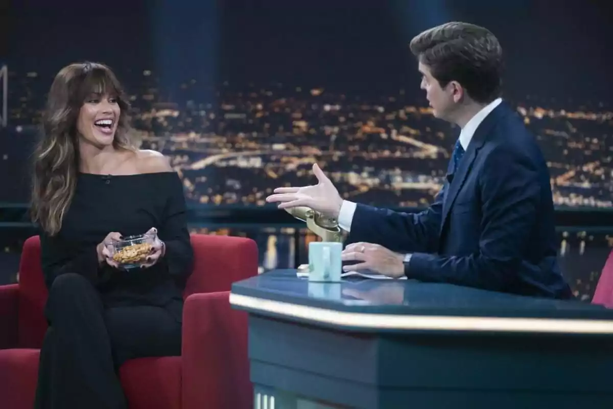 Captura de Lara Álvarez y Marc Giró en 'Late Xou con Marc Giró' Captura de Lara Álvarez y Marc Giró en 'Late Xou con Marc Giró'