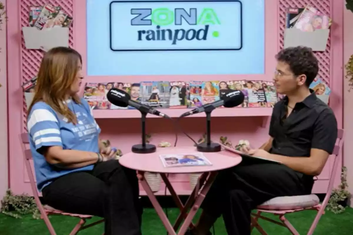 Captura de Laura Fa i Arnau Martínez a 'Noi de revista' Captura de Laura Fa i Arnau Martínez a 'Noi de revista'