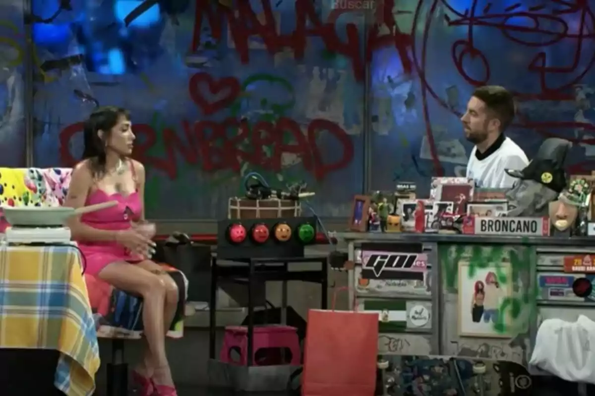 Captura de María Becerra y David Broncano en 'La Resistencia' Captura de María Becerra y David Broncano en 'La Resistencia'