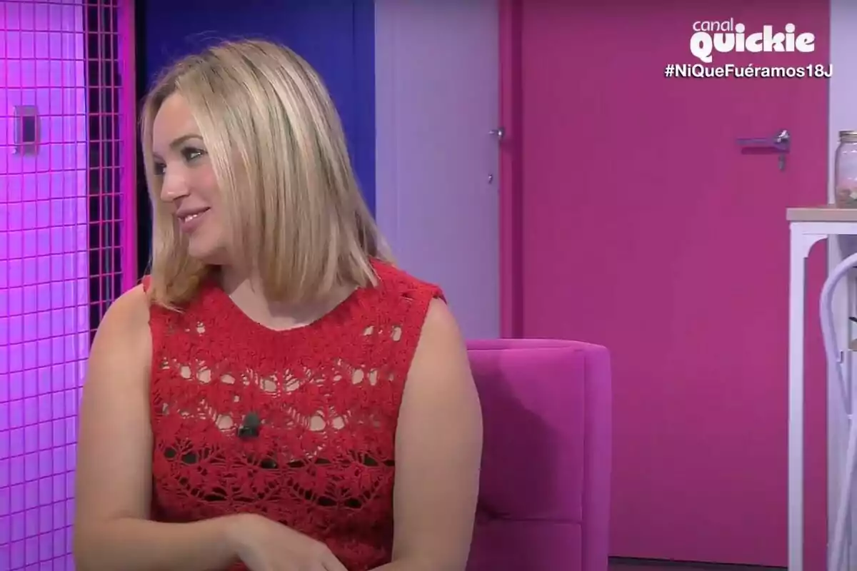 Captura de Marta Riesco sonriente en 'Ni que fuéramos' Captura de Marta Riesco sonriente en 'Ni que fuéramos'