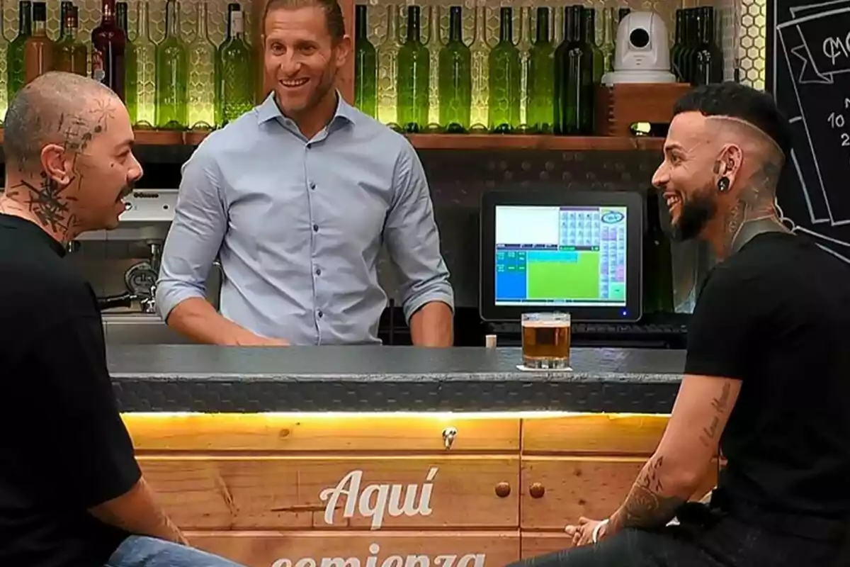 Captura de Pedro y Fran conociéndose en 'First Dates' Captura de Pedro y Fran conociéndose en 'First Dates'
