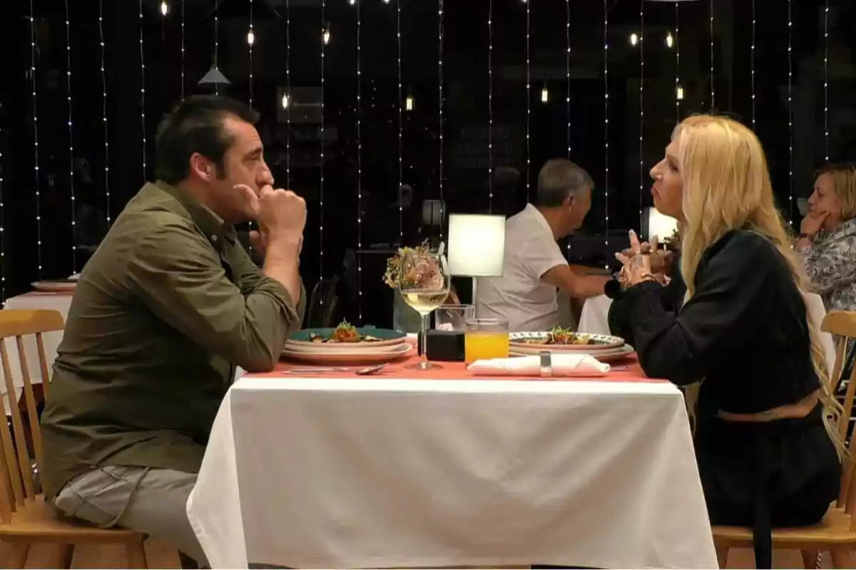 Captura de Pedro y Susan cenando en 'First Dates' Captura de Pedro y Susan cenando en 'First Dates'
